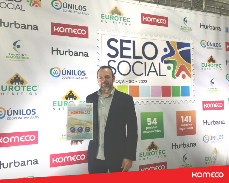 Fernando Castellan, gerente de marketing da Komeco, representando-a na certificação do selo social 2023 em Palhoça